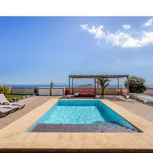 villa-carmen-julia-1.tenerifehoteles.net/